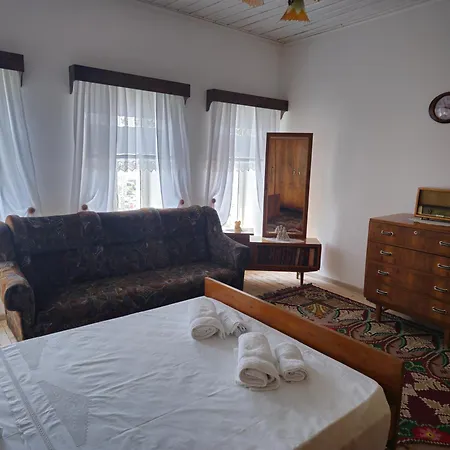 Traditional House Shapllo Apartment *