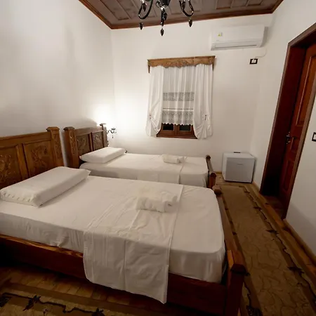 Διαμέρισμα Traditional House & Shapllo *