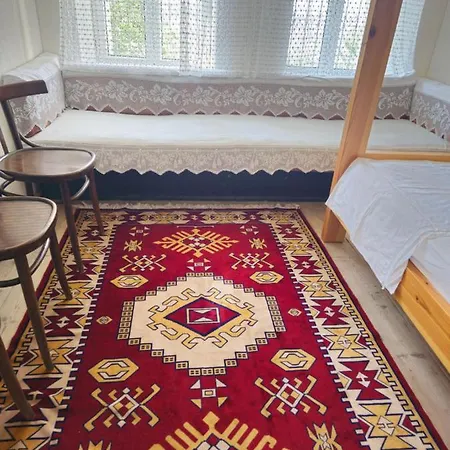 Traditional House & Shapllo شقة