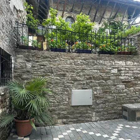 Traditional House & Shapllo شقة *