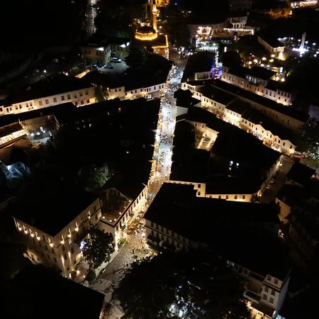 Traditional House & Shapllo شقة