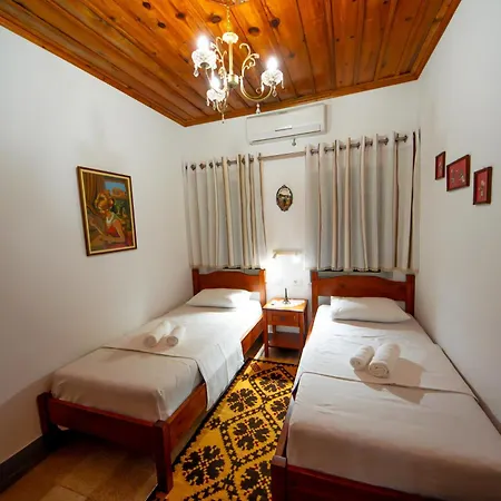 Traditional House & Shapllo شقة *