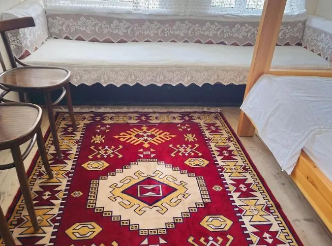 Traditional House & Shapllo 公寓