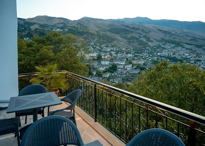 公寓 Traditional House & Shapllo