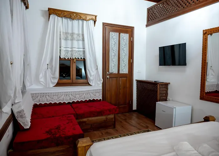 公寓 Traditional House & Shapllo *