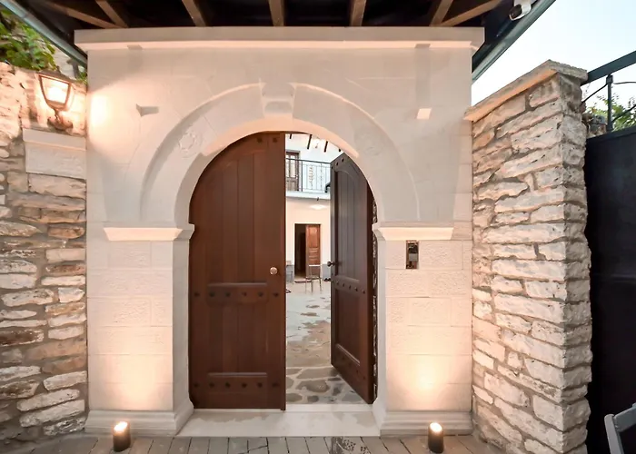 Traditional House & Shapllo 公寓