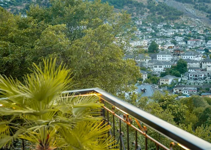 Traditional House & Shapllo 公寓