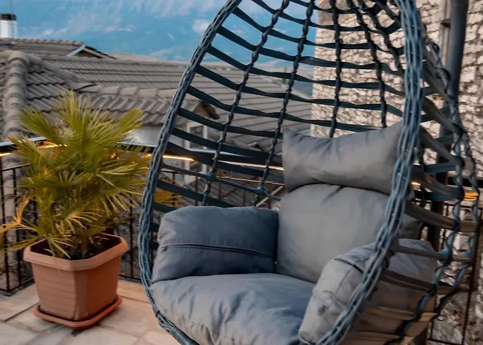 公寓 Traditional House & Shapllo