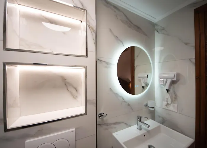 Traditional House & Shapllo Gjirokastër