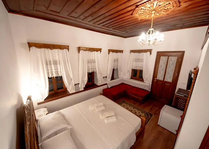 Traditional House & Shapllo