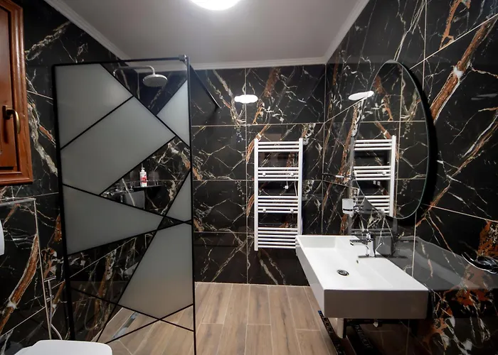 Traditional House & Shapllo