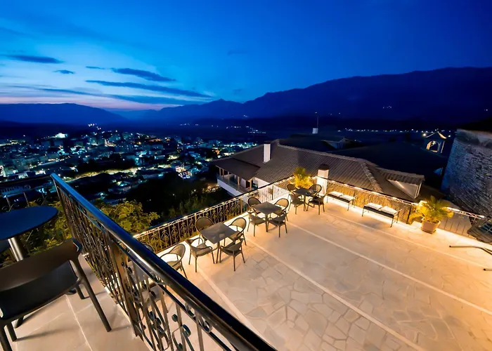 公寓 Traditional House & Shapllo