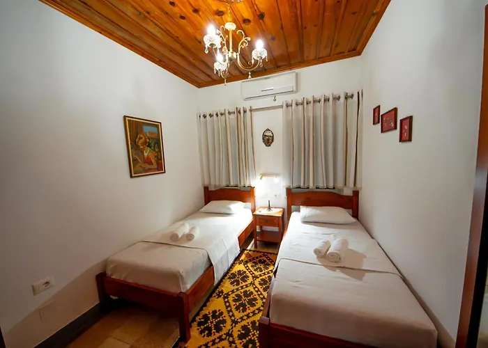 Traditional House & Shapllo 公寓 *