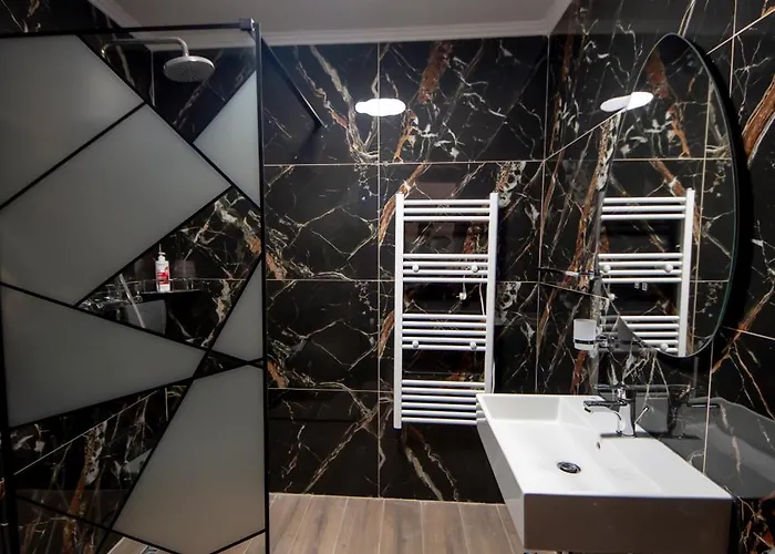 公寓 Traditional House & Shapllo