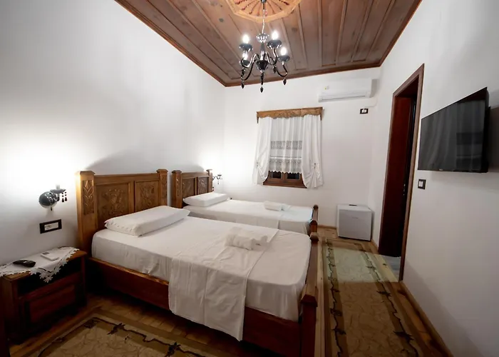 Traditional House & Shapllo 公寓 Gjirokastër